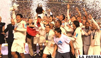 Festejo de los jugadores de Universitario de Deportes