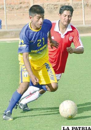 Del partido que jugaron EM Huanuni y La Joya 