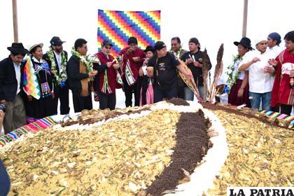 Degustación del plato más grande de pisara en el cierre del Año Internacional de la Quinua