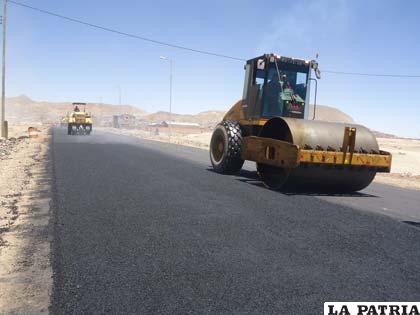 Trabajos en la avenida Al Valle, parte del proyecto Oruro-Caihuasi