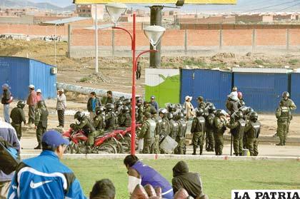 Efectivos policiales se desplegaron a puntos de bloqueo