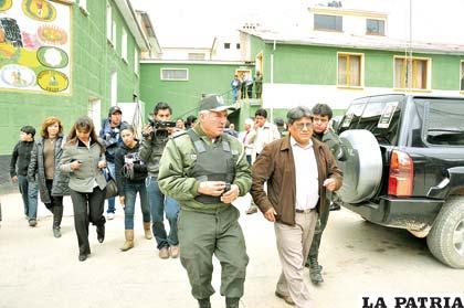 Reunión de alcaldesa Rossío Pimentel, se desarrolló a puertas cerradas, no dejaron ingresar a concejales