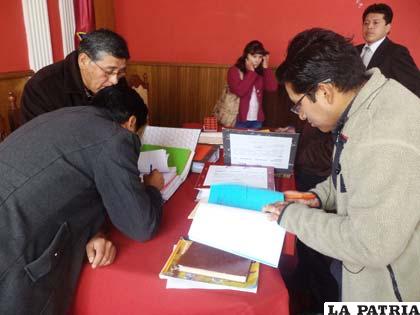 Apertura de sobres de oferentes para elaboración de la Carta Orgánica