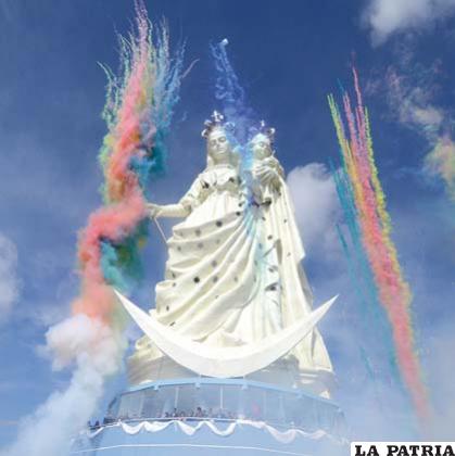 Día festivo de la entrega de la escultura que se consagra como orgullo orureño
