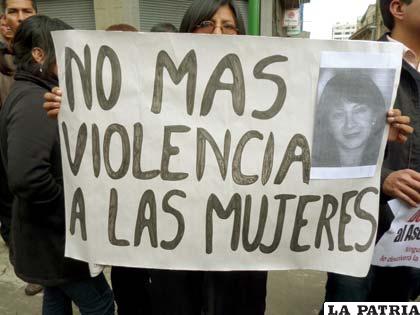Familiares de la periodista Hanalí Huaycho piden justicia