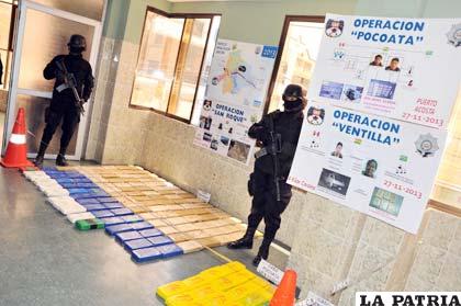 Encuentran droga en un minibús