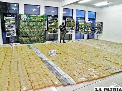 Droga que fue decomisada por efectivos de la Fuerza Especial de Lucha Contra el Narcotráfico