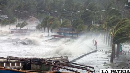 Fuertes lluvias dejan destrozos en Filipinas