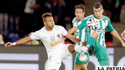 Raja Casablanca llega de eliminar a Mineiro de Ronaldinho