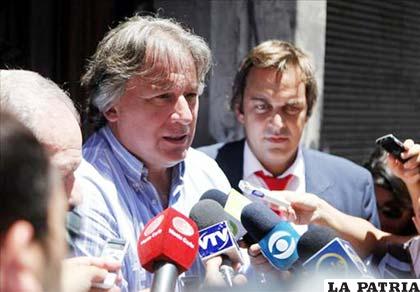 Ministro de Economía uruguayo, Fernando Lorenzo (c), luego de declarar sobre su participación en la quiebra de la aerolínea Pluna