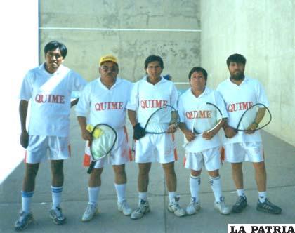 El equipo de Quime en el torneo de las categorías Sénior y Segunda el año 2004
