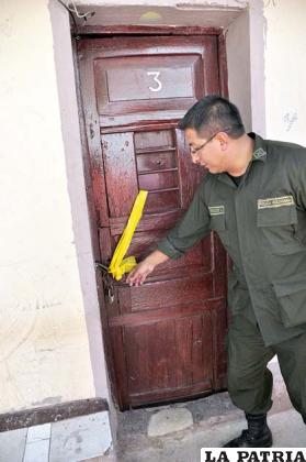 El mayor Zeballos explica cómo se forzó la puerta