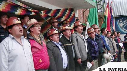 Acto de aniversario de la Cooperativa Minera Poopó Ltda.