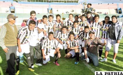 El equipo de Oruro Royal que se consagró campeón