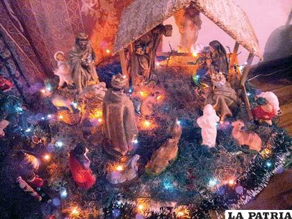 Las familias recuerdan el nacimiento de Jesús el 25 de diciembre