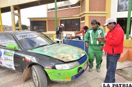 El coche de Marcelo Aguilar durante la inspección técnica