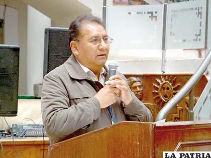 Santos Tito Veliz, gobernador de Oruro