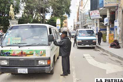Es difícil poner solución en Oruro al caótico sistema de transporte