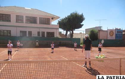 El tenis estuvo trabajando más en la formación de niños