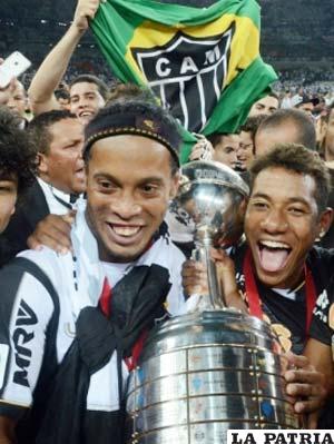 Ronaldinho con la Copa