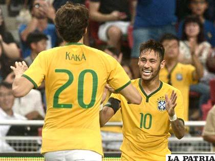 Kaká y Neymar jugadores de la selección brasileña