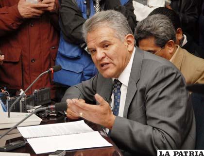 Defensor del Pueblo, Rolando Villena