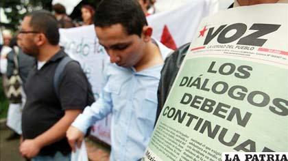 Personas piden en Bogotá la reanudación de los diálogos de paz