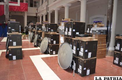 Equipos para seis telecentros en el departamento de Oruro