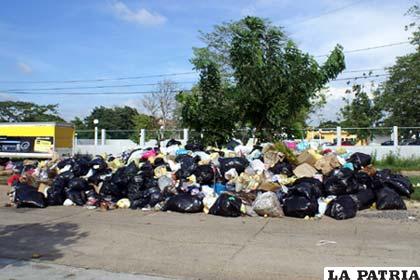 Por el consumismo las ciudades se inundan de basura