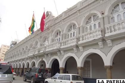 El déficit que dejó la ex Prefectura a la Gobernación de 512 millones de bolivianos se redujo a 54 millones de bolivianos