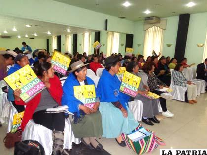 Mujeres piden que se cumpla el 50% de cupos en elecciones subnacionales 
