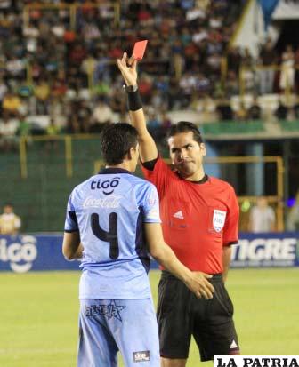 Orozco expulsa a Álvarez
