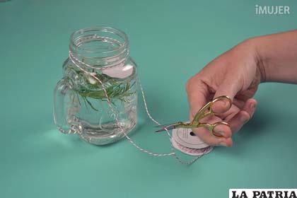 PASO 5
Por último utiliza una cerilla para prender la vela y ¡listo!