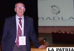 Dr. Rubén Zeballos en el Radla de Paraguay