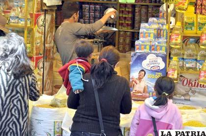 100 bolivianos no representa mucho al comprar alimentos