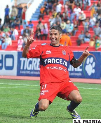 Martín Palavicini anotó los tres goles de Universitario