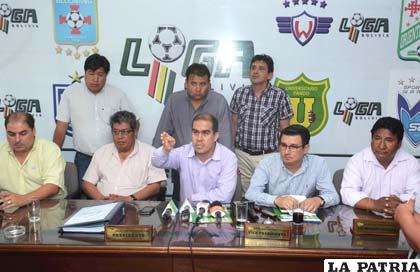 Dirigentes de la Liga del Fútbol Profesional Boliviano