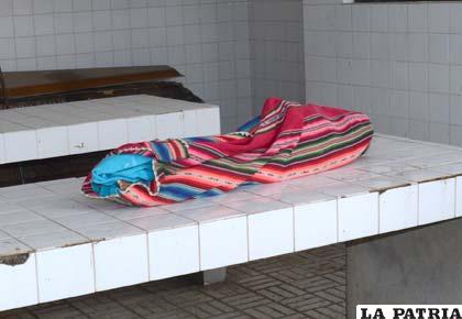 El cuerpo de la niña fue depositado en la morgue del Cementerio General