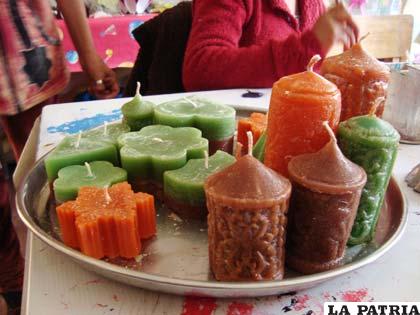 Velas de todo color y forma para adornar el pesebre navideño