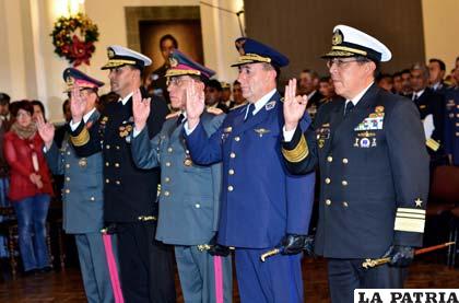Durante el acto de posesión del nuevo Alto Mando Militar de las FF.AA.
