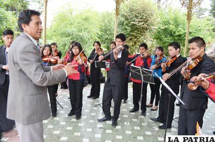 La Filarmónica de Oruro se presentó en la Plaza 10 de Febrero