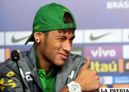 Neymar goza de una corta vacación en Brasil