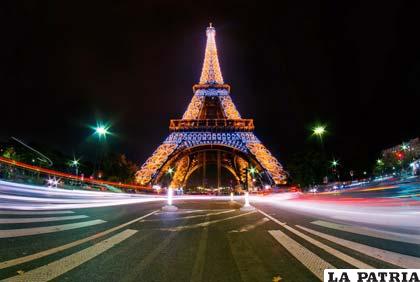 La Torre Eiffel es el monumento con entrada pagada más visitado del mundo