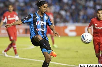 Ronaldinho es jugador del Querétaro