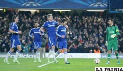 Chelsea es líder con tres puntos de ventaja