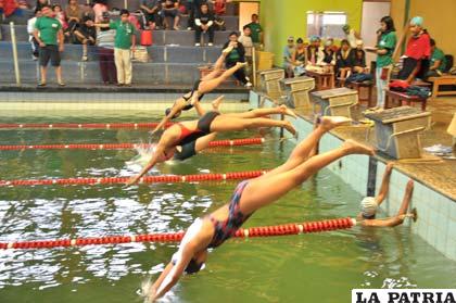 Los nadadores orureños pronto contarán con una piscina olímpica