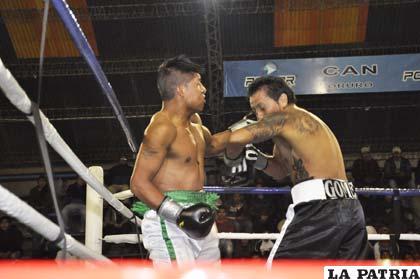 Una acción de la pelea entre Brayan Colque y Vladimir Gómez