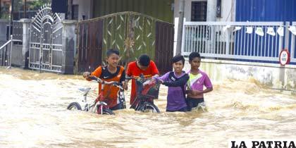 Inundaciones en Malasia impiden movilización normal de las personas