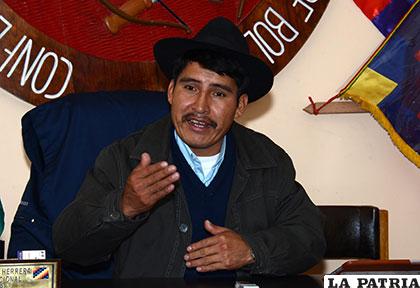 El ex secretario ejecutivo de la Csutcb, Damián Condori, durante una conferencia de prensa /ABI