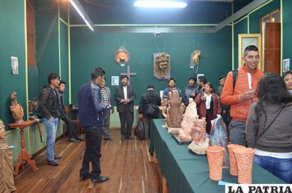 Variedad de obras en cerámica son expuestas en la Casa de la Cultura 